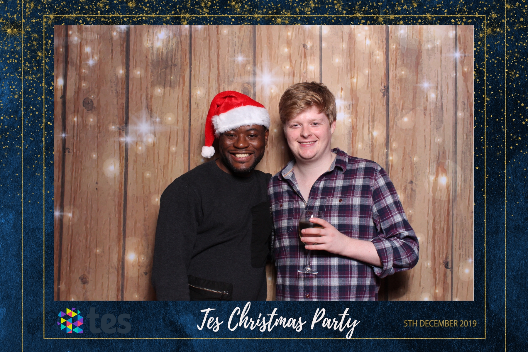 Tes Christmas party  | View more photos from the event at gallery.magicimages.uk/u/MagicImages/Tes-Christmas-party